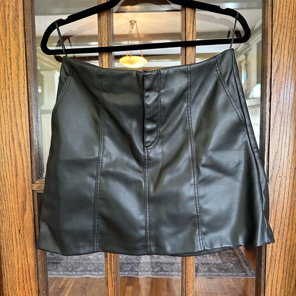 Zara Black Leather-Look Mini Skirt With Pockets